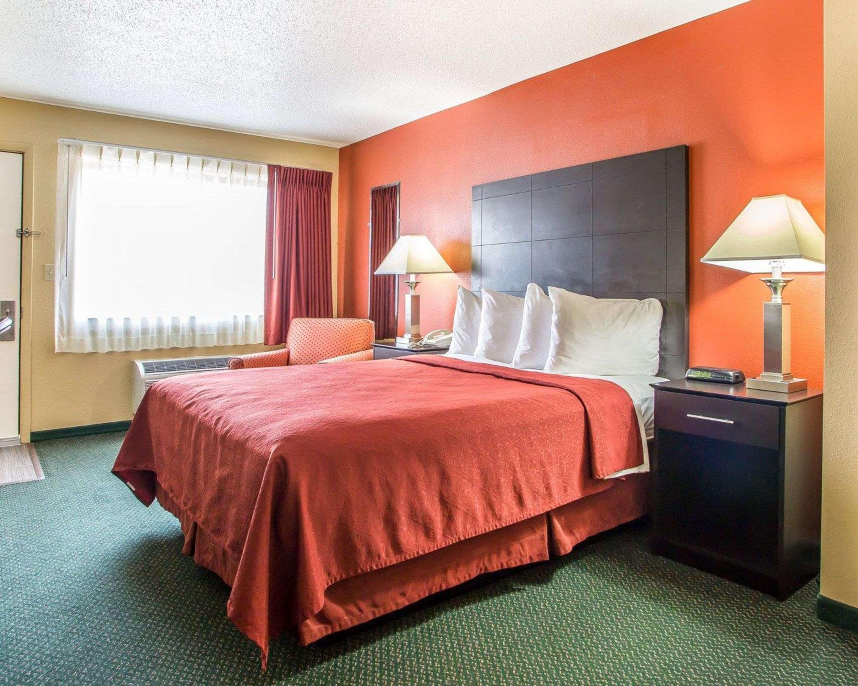Quality Inn Morton At I-74 Buitenkant foto