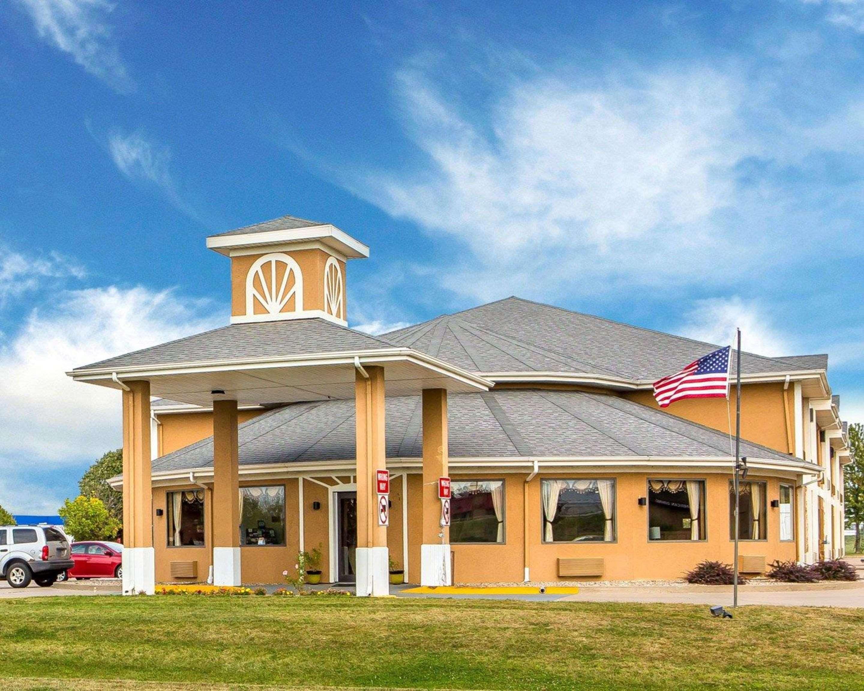 Quality Inn Morton At I-74 Buitenkant foto
