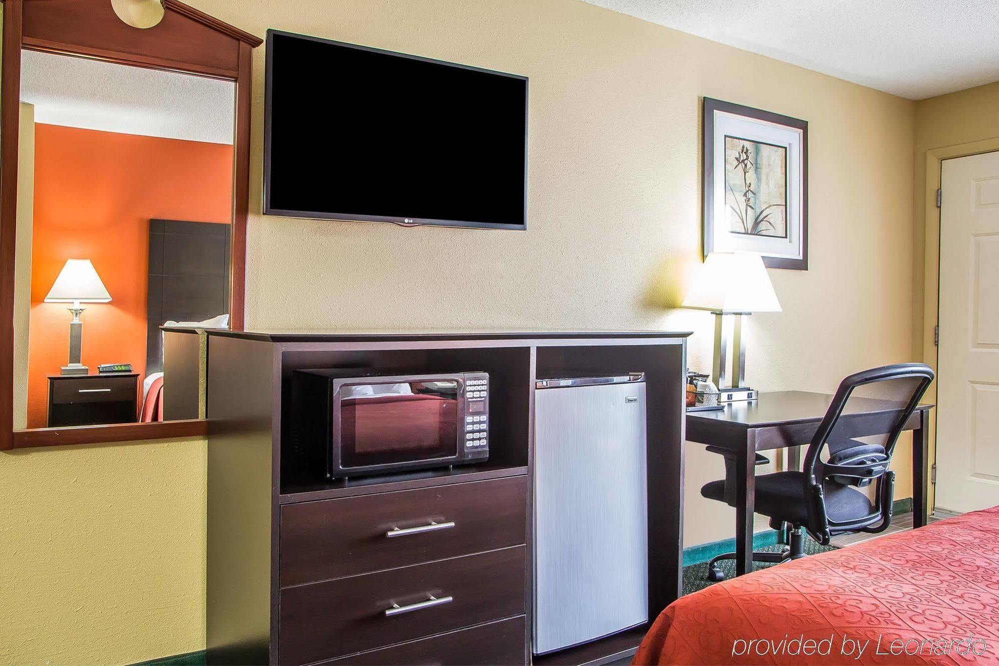 Quality Inn Morton At I-74 Buitenkant foto